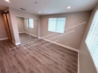 Main picture of 3632 1/2 Percy St