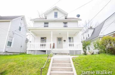 Main picture of 110 Page St NE
