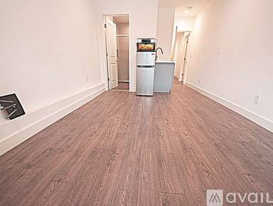 Main picture of 100 Broadway