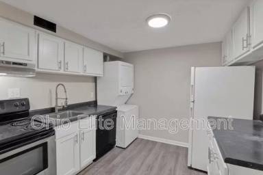 Main picture of 1581 E Mound St