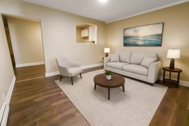 Main picture of 466 S Main St