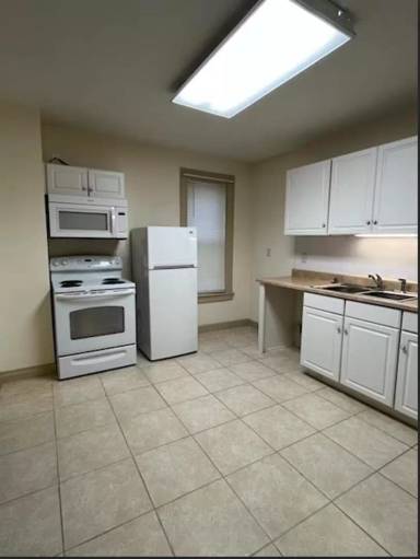 Main picture of 226 1/2 Poplar St