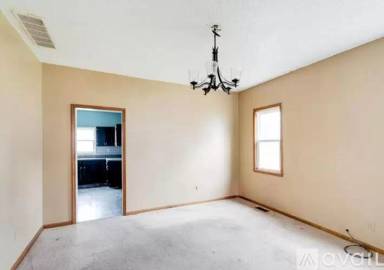 Main picture of 1322 E Illinois St
