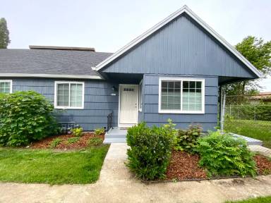 Main picture of 3925 SE Boise St