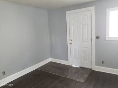 Main picture of 404 1st St