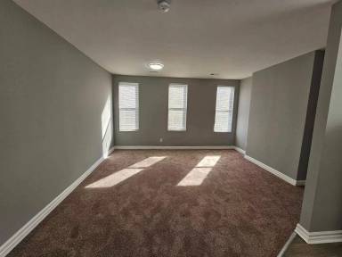 Main picture of 2412 Huron St