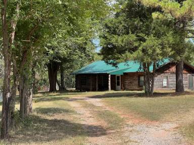 Main picture of 3300 Redbud Dr