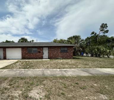 Main picture of 303 W Myrtle St