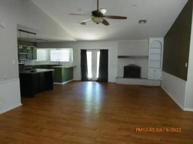 Main picture of 2315 NE Village Dr