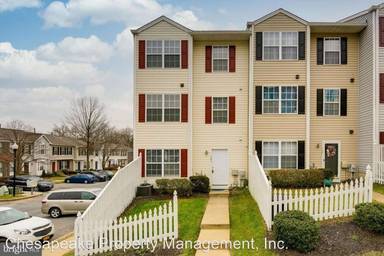 Main picture of 141 Royalty Cir