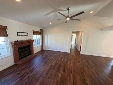 Main picture of 4374 Woodmere Rd