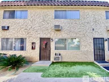 Main picture of 789 N Mollison Ave
