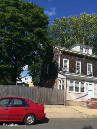 Main picture of 1810 Genesee St