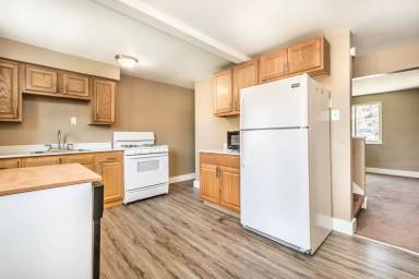 Main picture of 1204 Maple Street Ext