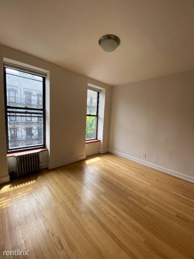 Main picture of 207 E 84th St
