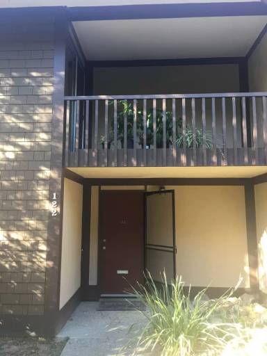 Main picture of 122 Surrey Ln