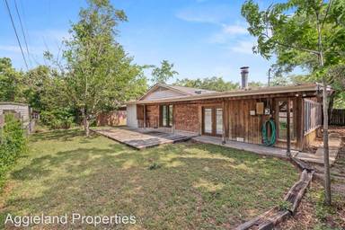 Main picture of 902 Holik Dr