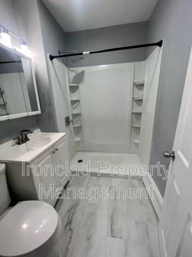Main picture of 680 W Main St