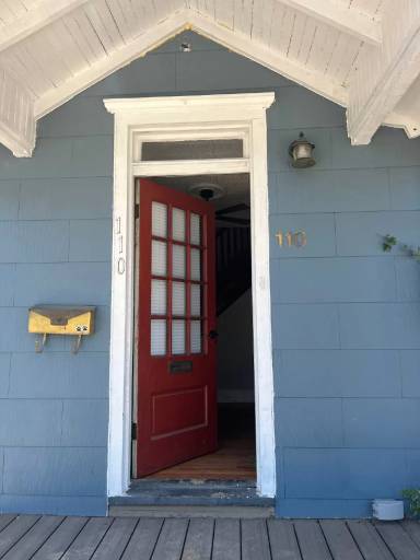 Main picture of 110 N Barbara St