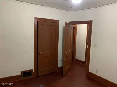 Main picture of 107 W Beverly Ct