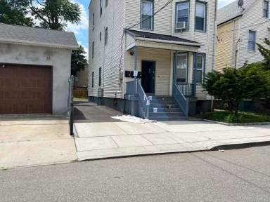 Main picture of 950 William St