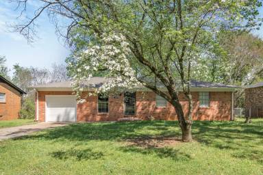 Main picture of 2622 Thornhill Rd NW