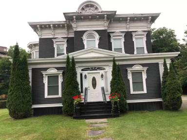 Main picture of 35 River St