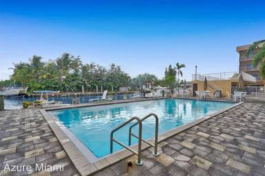 Main picture of 2620 NE 135th St