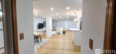 Main picture of 150 E Walnut St