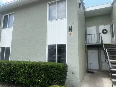 Main picture of 593 Fairways Cir