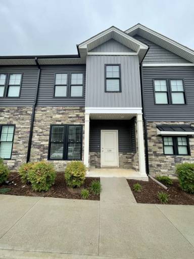 Main picture of 128 English Commons Dr