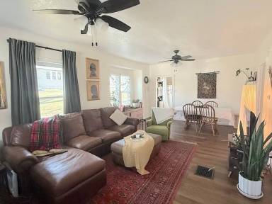 Main picture of 3809 Ruby Ave