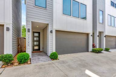 Main picture of 3210 N Macgregor Way