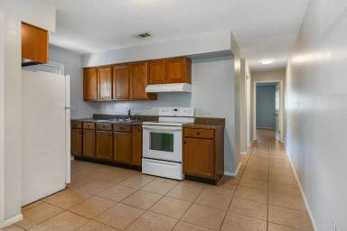Main picture of 406 Rosland Dr