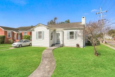 Main picture of 4772 Marigny St