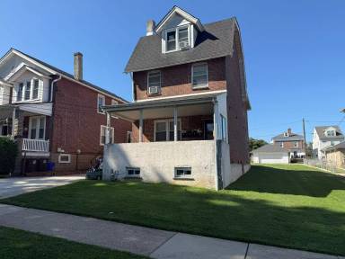 Main picture of 135 W 10th Ave