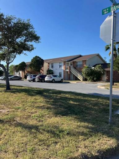 Main picture of 1105 W Mahl St