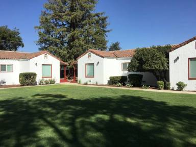 Main picture of 215 W 19th St