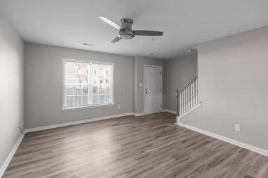 Main picture of Cross Creek Circle Apartments