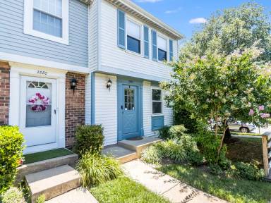 Main picture of 2882 S Meade St