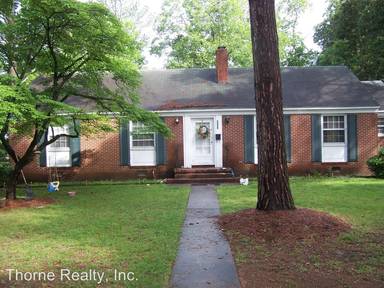 Main picture of 302 S Howard Cir