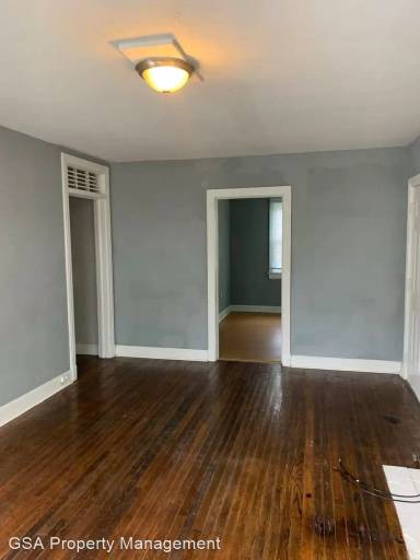 Main picture of 696 Saxon Ave