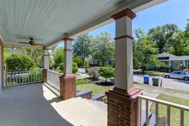 Main picture of 1417 Victoria St
