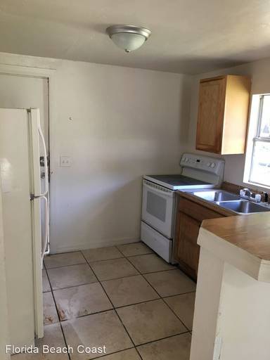 Main picture of 13 Lenox Ct