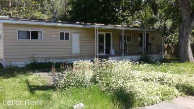 Main picture of 353 S 3rd St