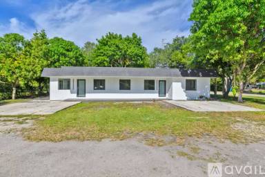 Main picture of 1595 NE 143rd St