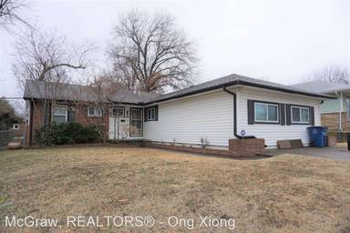 Main picture of 5840 E 21st St