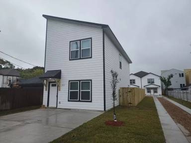 Main picture of 832 Elkhart St