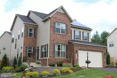Main picture of 3037 Moore Ln