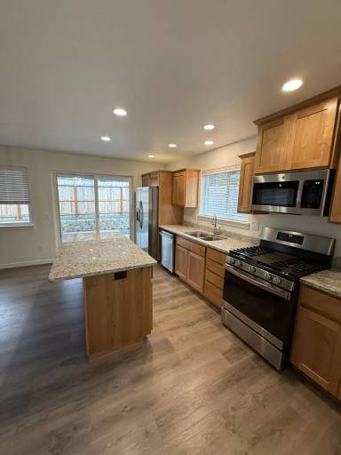 Main picture of 1001 NE Alberta Rose Ln